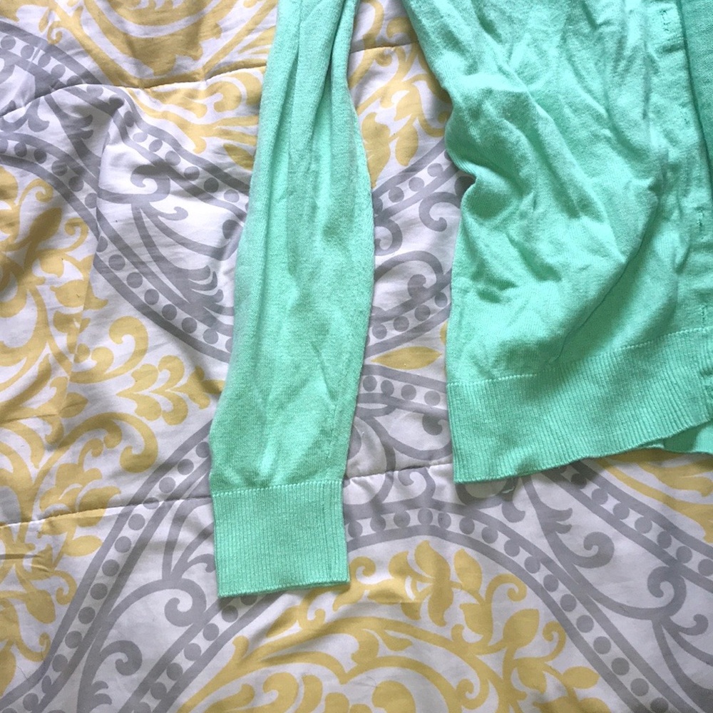 🎊🎉 5 for $20🎊🎉 women’s button down cardigan - Picture 5 of 5